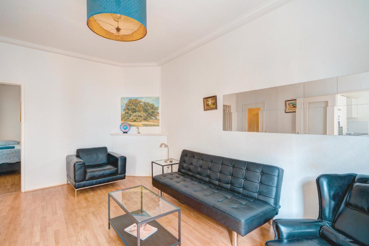 Lucky Lambert Apartment